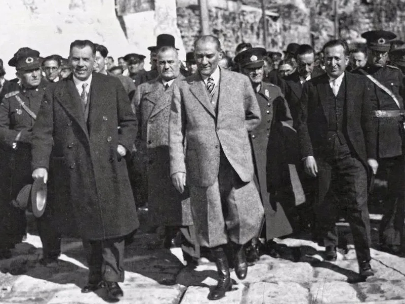 Atatürk ve Alanya